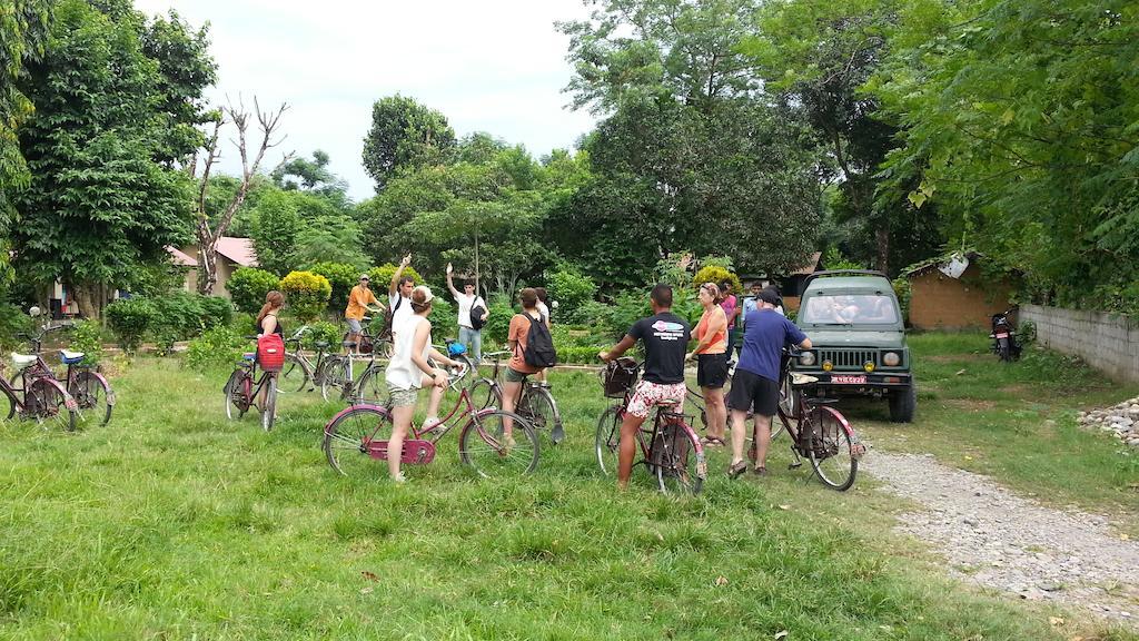 Chitwan Safari Camp & Lodge ソーラハ エクステリア 写真